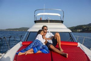 romantic-moments-in-yacht-halkidiki